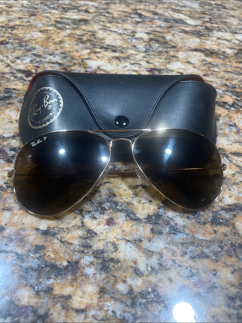 Ray-Ban Men’s Aviator Sunglasses- polarized- Gold Frame with Traditional Lenses